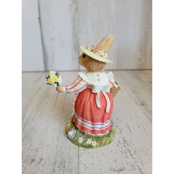 Foxwood Tails villerebox picnic at Foxwood Rue's Mum 12 Easter bunny figure - Picture 4 of 7